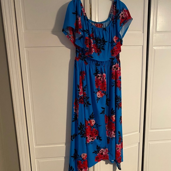 Beautiful maxi dress- worn once - Picture 1 of 3